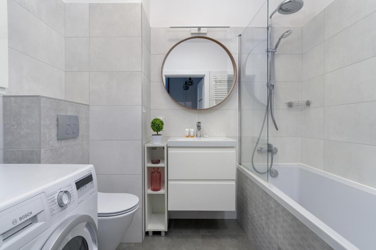 Stylish & Comfy Garbary Apartments With Parking By Noclegi Renters Poznan Dış mekan fotoğraf