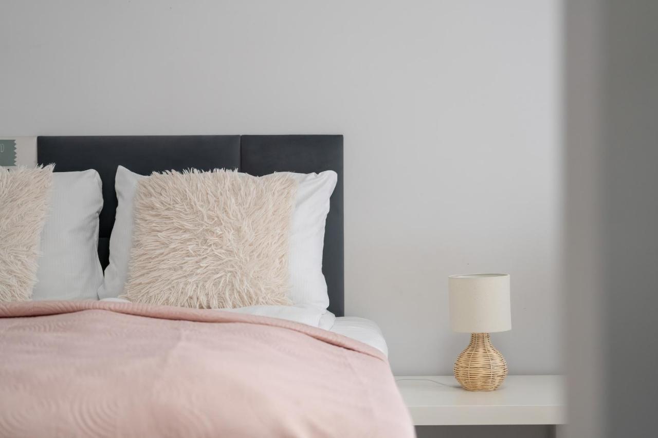 Stylish & Comfy Garbary Apartments With Parking By Noclegi Renters Poznan Dış mekan fotoğraf