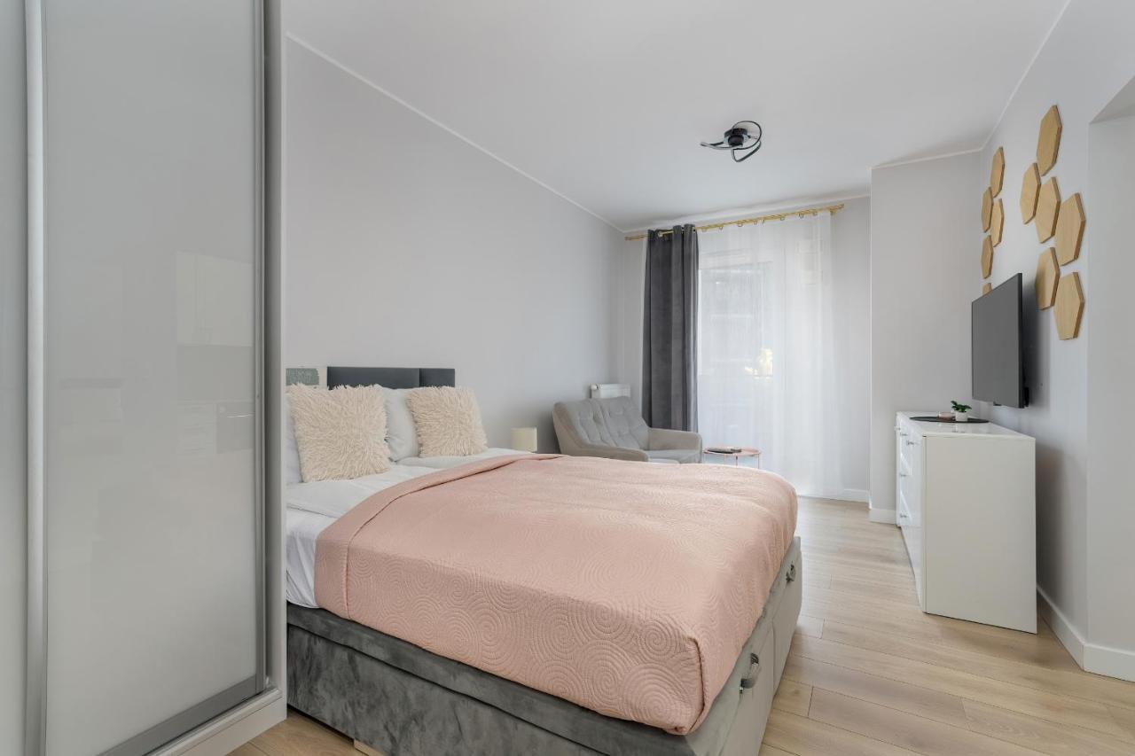 Stylish & Comfy Garbary Apartments With Parking By Noclegi Renters Poznan Dış mekan fotoğraf