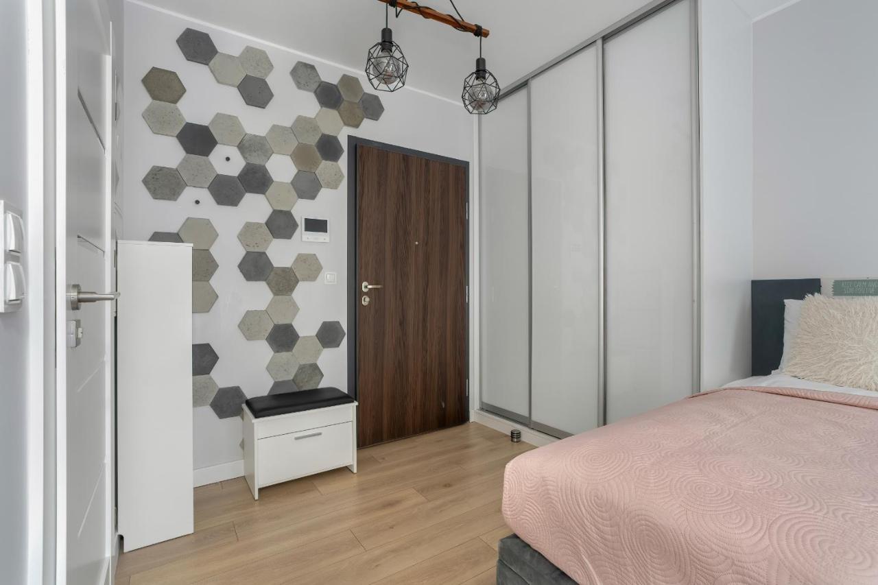 Stylish & Comfy Garbary Apartments With Parking By Noclegi Renters Poznan Dış mekan fotoğraf