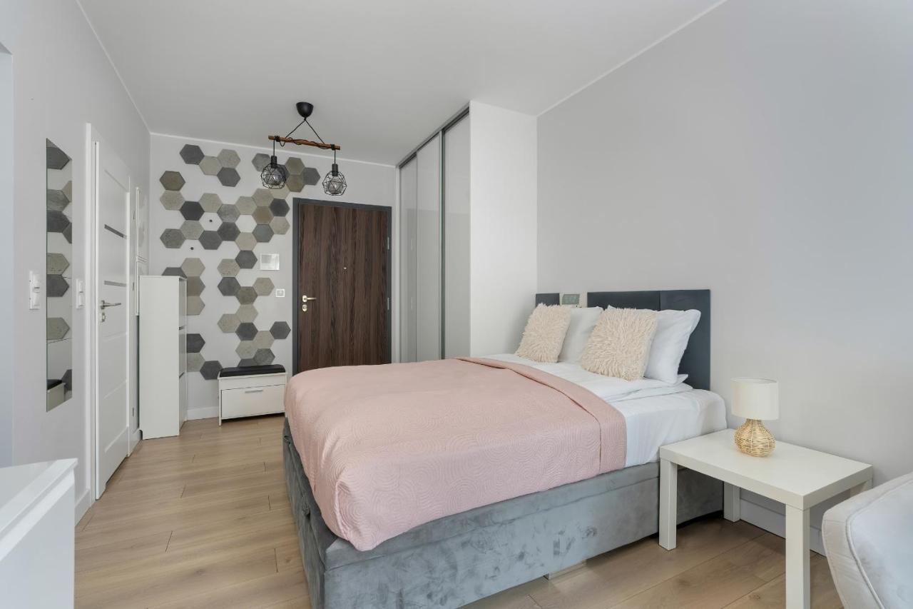 Stylish & Comfy Garbary Apartments With Parking By Noclegi Renters Poznan Dış mekan fotoğraf