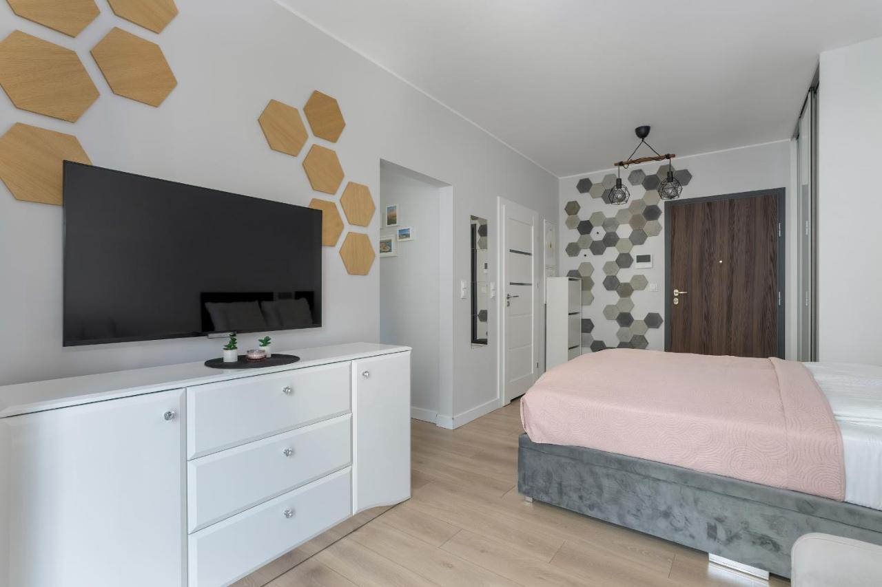 Stylish & Comfy Garbary Apartments With Parking By Noclegi Renters Poznan Dış mekan fotoğraf